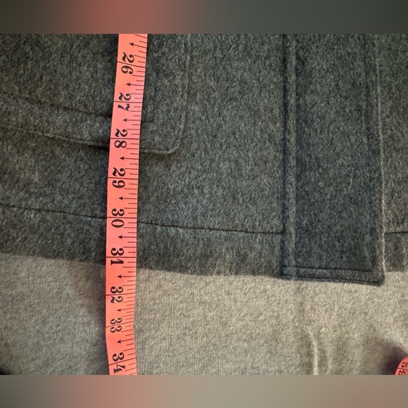 Burberry Women's Gray Wool Toggle Trench Coat.  Size 10. - Picture 13 of 15